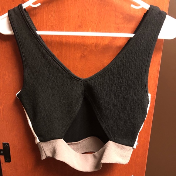 Super gorgeous crop top - Picture 2 of 3